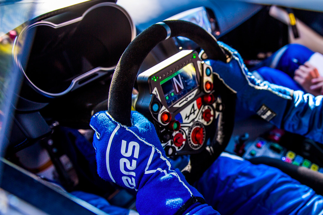 Choisir ses gants pour la course automobile